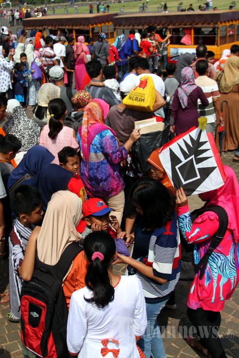 Berlibur di Monas