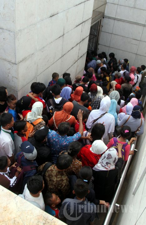 Berlibur di Monas
