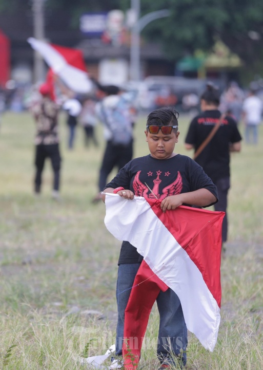 Bermain Layang-Layang Peringati Hari Lahir Pancasila
