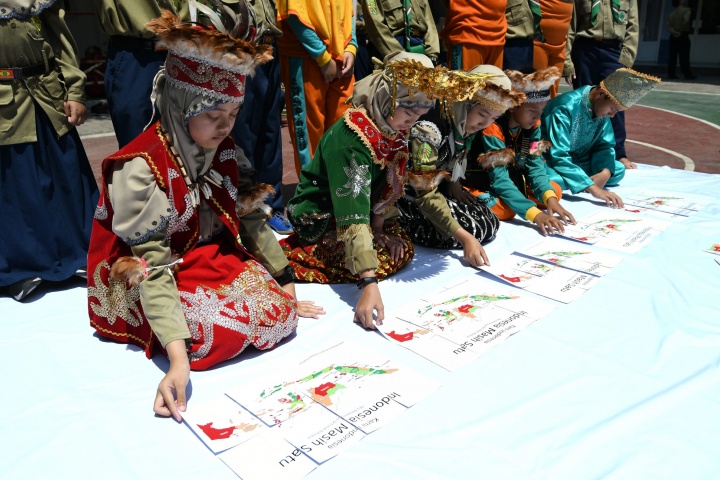 Berpakaian Adat Aksi Damai Indonesia Satu