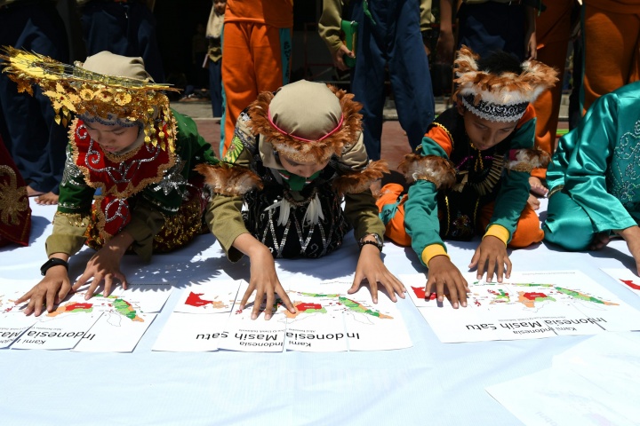 Berpakaian Adat Aksi Damai Indonesia Satu