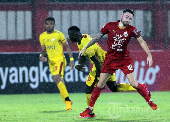 Bhayangkara FC vs Persija Duel Marc Klok dan NDouassel