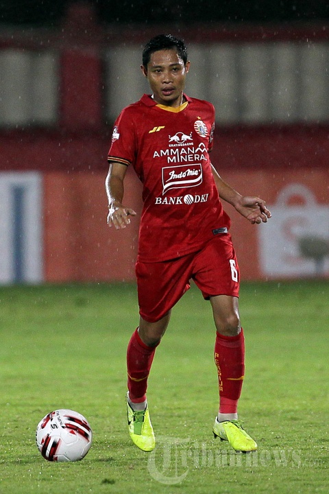 Bhayangkara FC vs Persija Jakarta Aksi Evan Dimas
