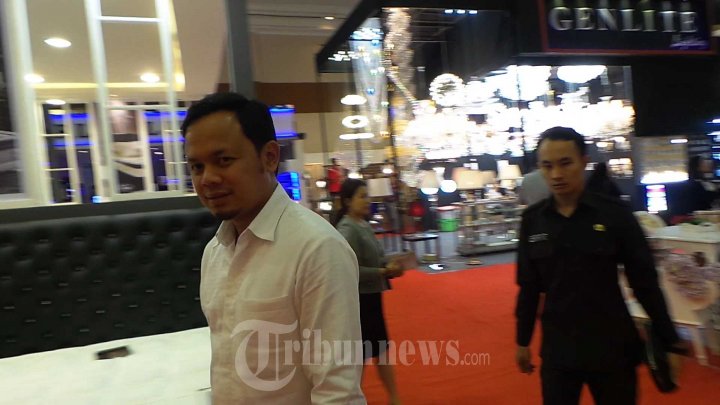 Bima Arya Kunjungi Indonesia Furniture Show 2015