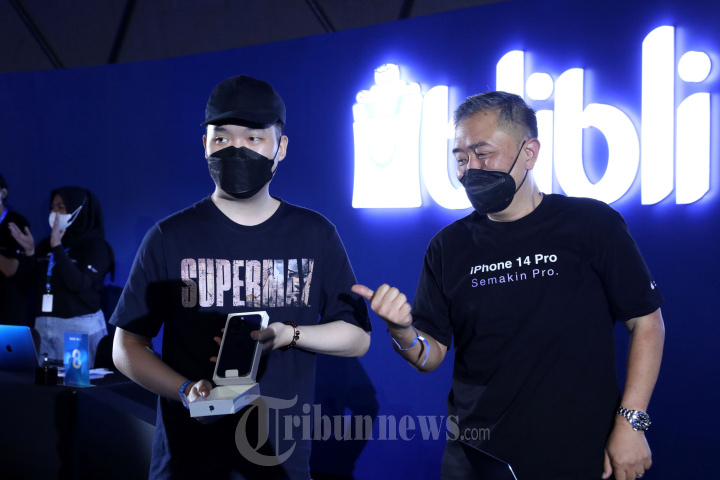Blibli Serahkan Iphone 14 Ke Pelanggan Pertama