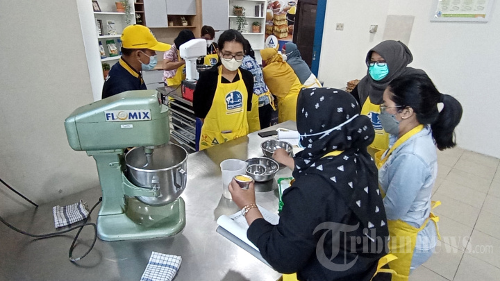 Bogasari Ajak Jurnalis Bikin Kue Menu Praktis