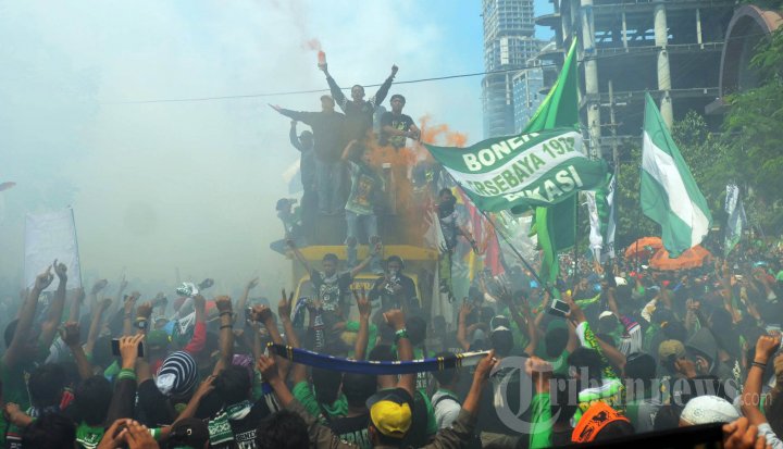 Bonek Demo Tolak KLB PSSI
