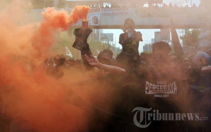 Bonek Demo Tolak KLB PSSI