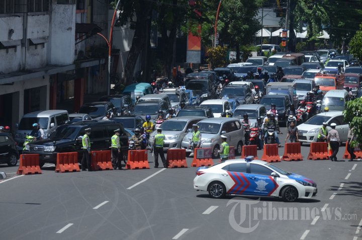 Bonek Demo Tolak KLB PSSI
