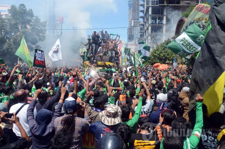 Bonek Demo Tolak KLB PSSI