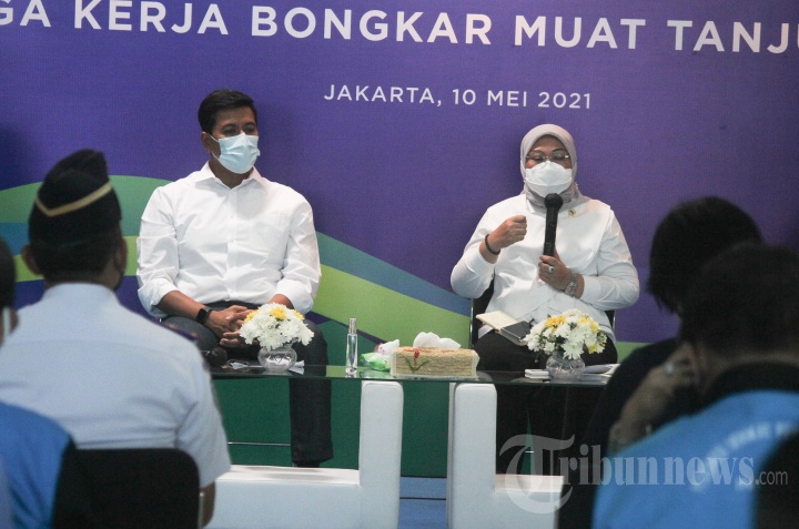BPJamsostek Serahkan Beasiswa pada Anak Ahli Waris