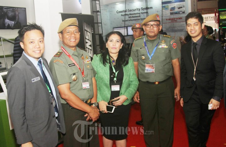 Brigjen TNI Hadi Prasojo di Mobile Command Control Vihicle