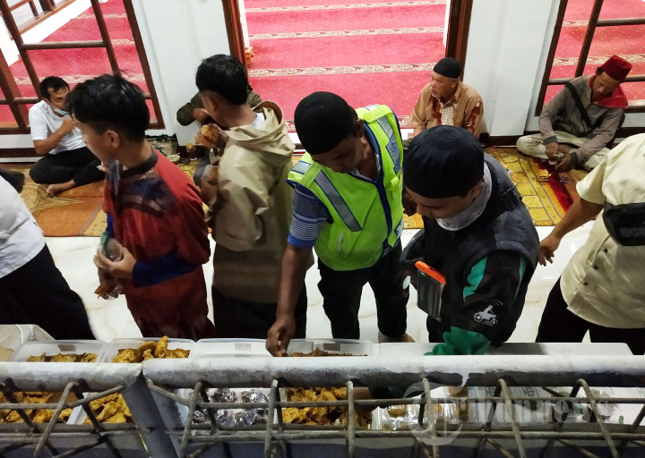 Buka Puasa Bersama di Masjid Al-Firdaus Kota Bandung
