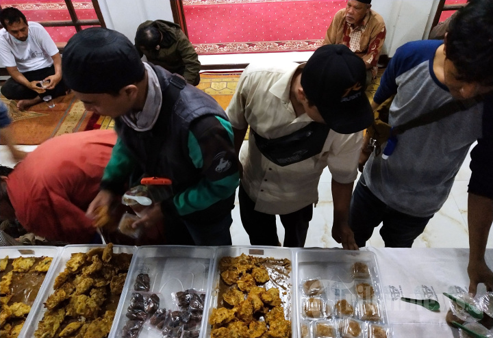 Buka Puasa Bersama di Masjid Al-Firdaus Kota Bandung