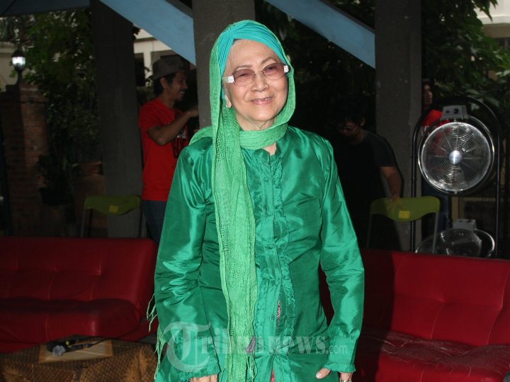 Bunda Iffet Hadiri Preskon Film Cukup Gue