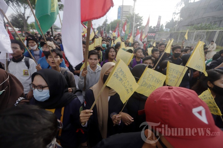 Buruh dan Mahasiswa Demo Tolak RUU Omnibus Law