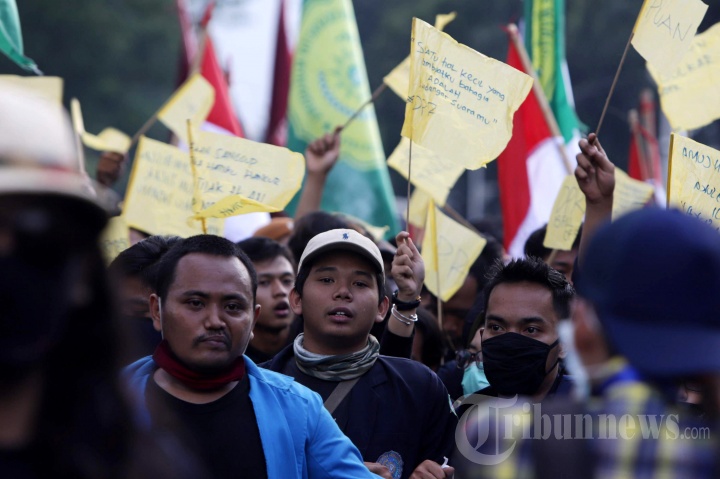 Buruh dan Mahasiswa Demo Tolak RUU Omnibus Law