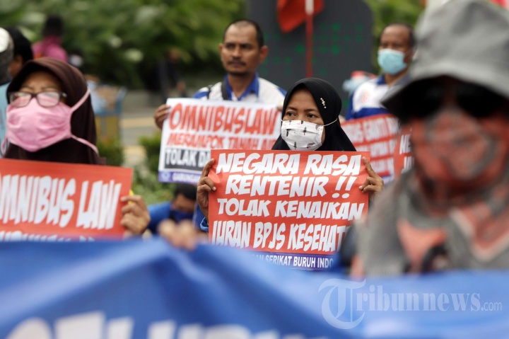 Buruh dan Mahasiswa Demo Tolak RUU Omnibus Law