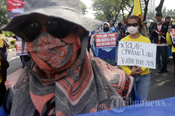 Buruh dan Mahasiswa Demo Tolak RUU Omnibus Law