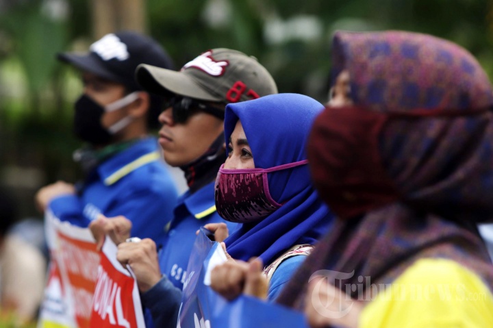 Buruh dan Mahasiswa Demo Tolak RUU Omnibus Law
