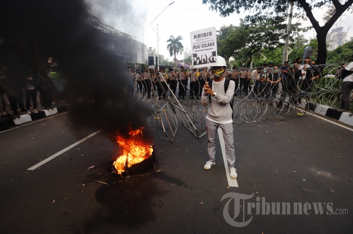 Buruh dan Mahasiswa Demo Tolak RUU Omnibus Law