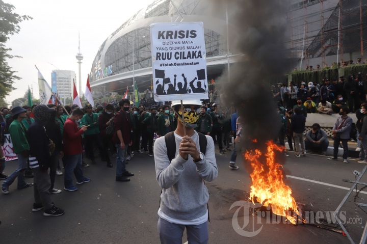 Buruh dan Mahasiswa Demo Tolak RUU Omnibus Law