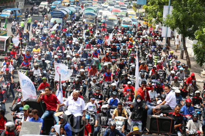Buruh Demo Peringati Hari Buruh Internasional