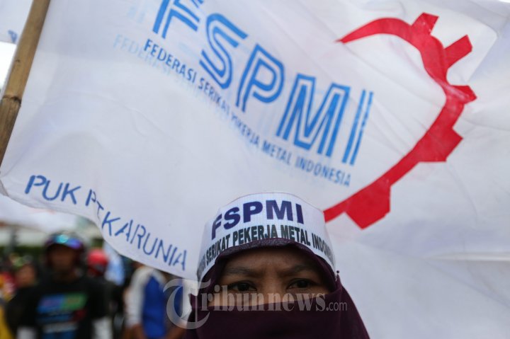 Buruh Demo Peringati Hari Buruh Internasional