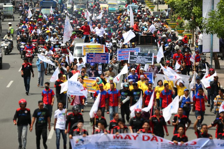 Buruh Demo Peringati Hari Buruh Internasional