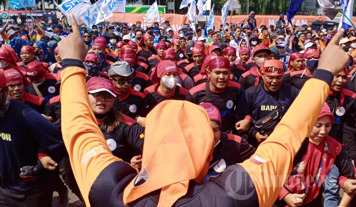 Buruh Tolak Kenaikan BBM di DPR RI Jakarta