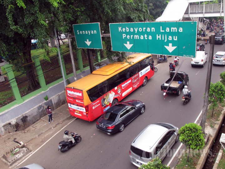 Bus Feeder Transjakarta Stasiun Palmerah-Bundaran HI