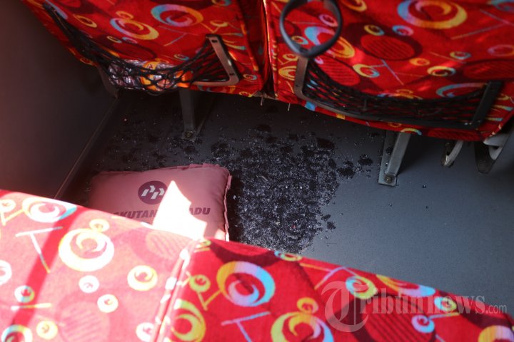 Bus Primajasa Rusak Dirusak Orang Tak Dikenal