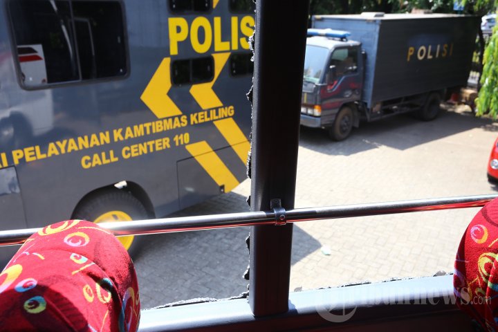 Bus Primajasa Rusak Dirusak Orang Tak Dikenal