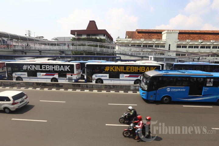 Bus Transjakarta Menumpuk di Harmoni