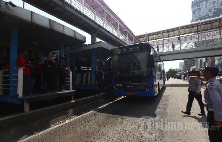 Bus Transjakarta Menumpuk di Harmoni