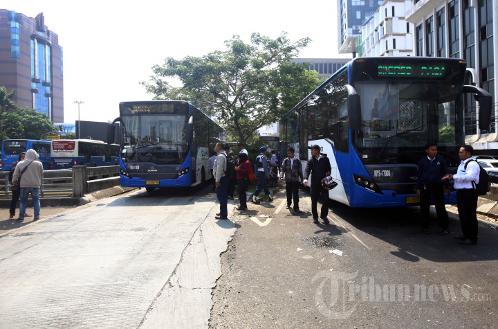 Bus Transjakarta Menumpuk di Harmoni