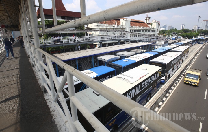 Bus Transjakarta Menumpuk di Harmoni