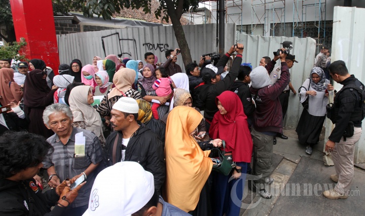 Calon Jamaah Umrah Datangi Kantor PT Solusi Balad Lumampah