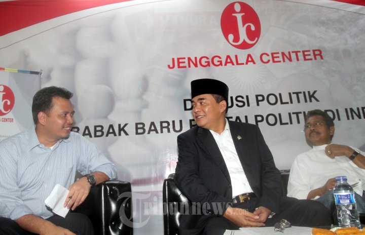 PERSIAPAN MUNASLUB - Calon Ketua Umum Partai Golkar Ade Komarudin dalam diskusi 
