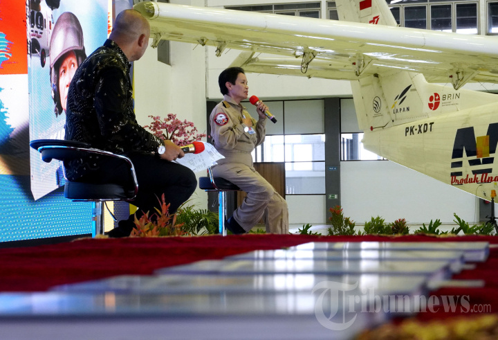 Test Pilot Wanita PTDI Captain Esther Gayatri Luncurkan Buku