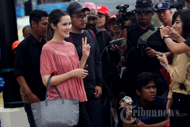 Cathy Sharon Syuting Dukungan Untuk Ahok