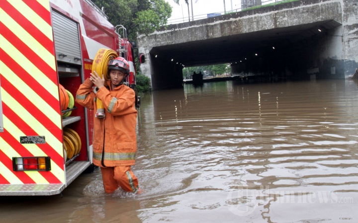 Cawang Banjir, Underpass UKI tak Bisa Dilewati