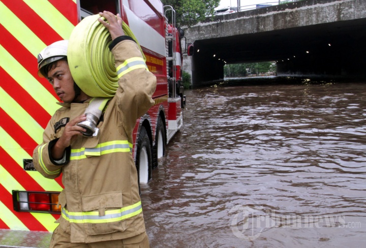Cawang Banjir, Underpass UKI tak Bisa Dilewati