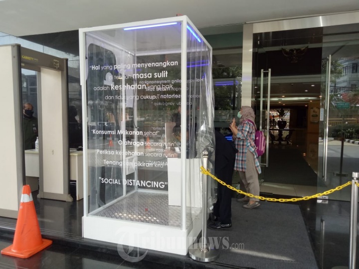Cegah Covid-19 Sejumlah Kantor Pasang Alat Outomatic Antiseptic