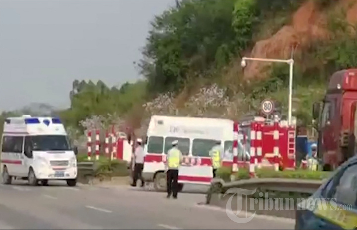 Cemas Keluarga Penumpang Pesawat China Eastern Airlines