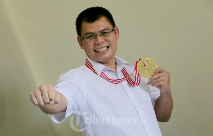 Chris John Mendapat Penghargaan The Legend Award