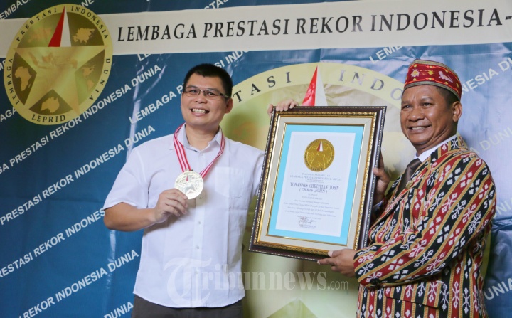 Chris John Mendapat Penghargaan The Legend Award