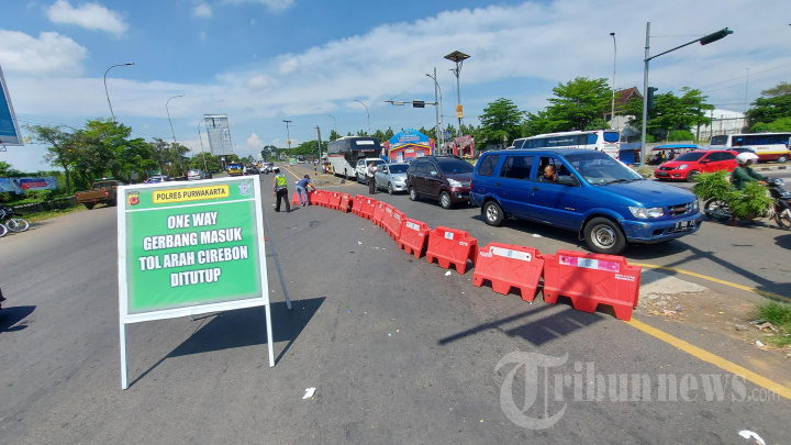 Cikopo Macet Imbas One Way Tol Cikampek