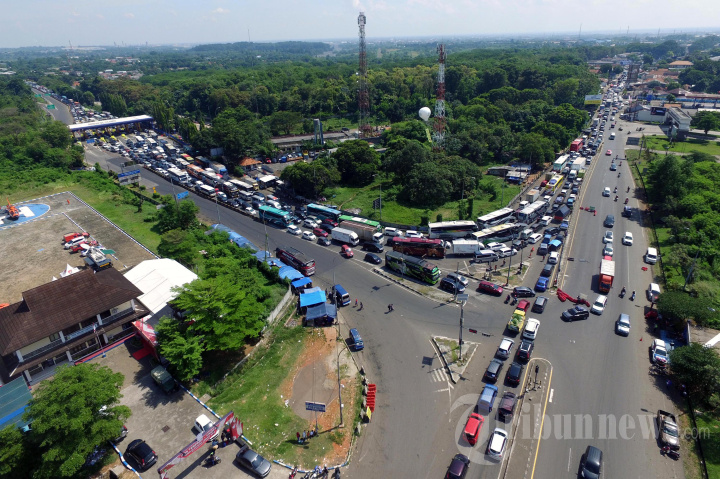 Cikopo Macet Imbas One Way Tol Cikampek