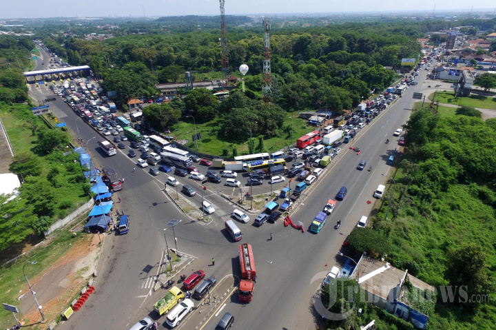 Cikopo Macet Imbas One Way Tol Cikampek